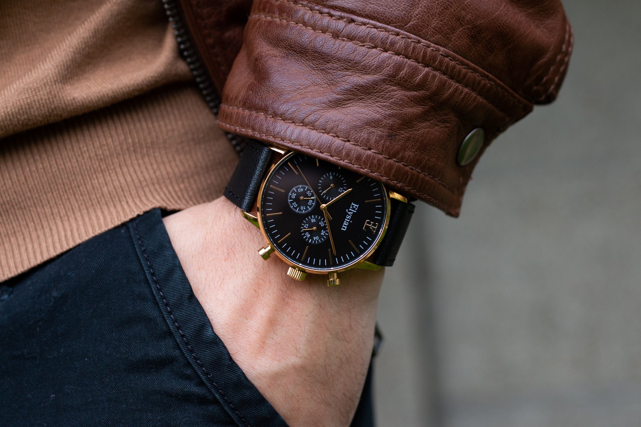 elysian-gouden-heren-horloge-zwart-plaat-zwart-vintage-leder-horlogeband-ELYWM00120-hand