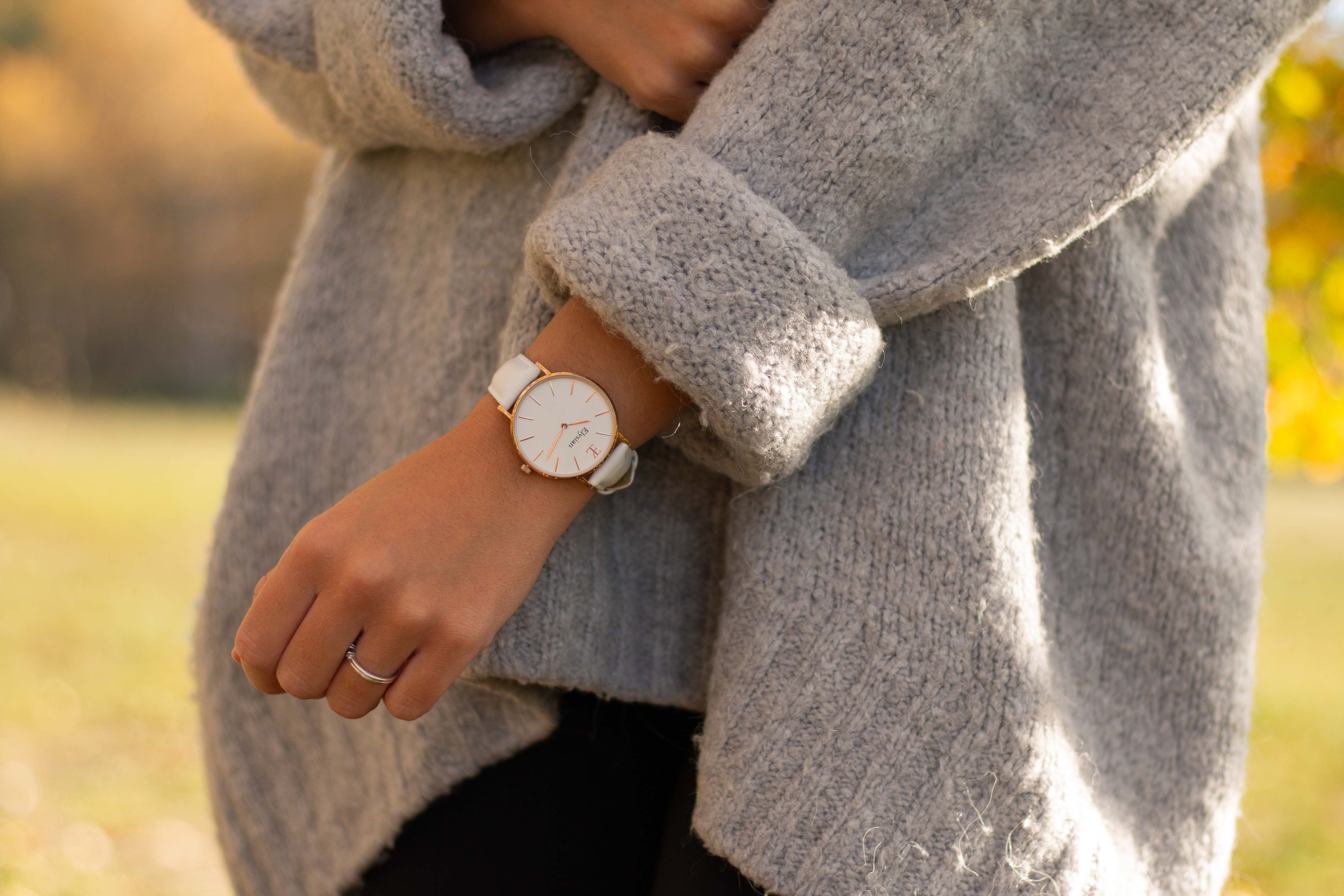 elysian-rose-gouden-dames-horloge-wit-plaat-wit-klassiek-leder-horlogeband-ELY01240-second