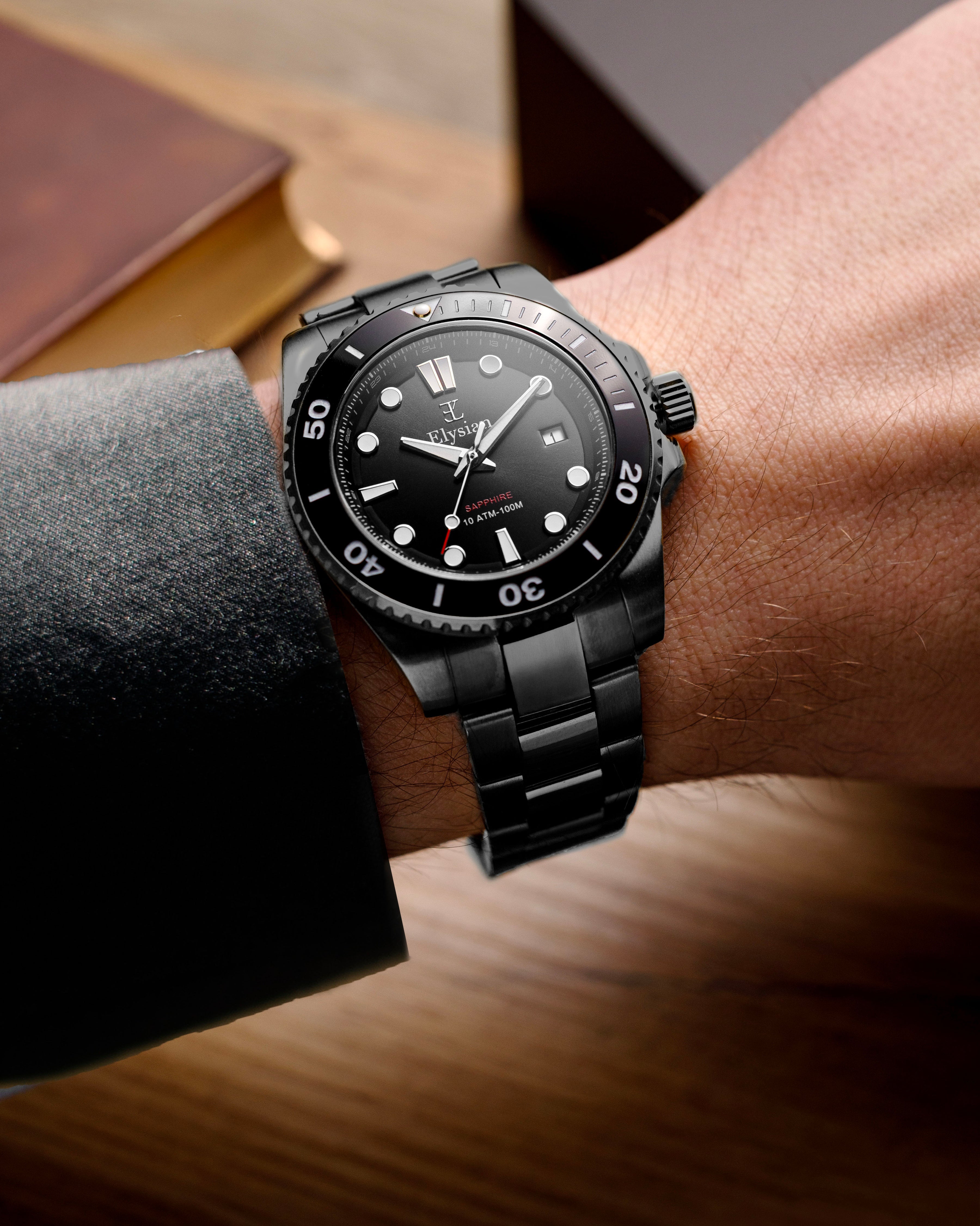 elysian-zwarte-heren-horloge-42mm-zwart-plaat-zwart-schakelband-horlogeband-ELYWM12140-wist