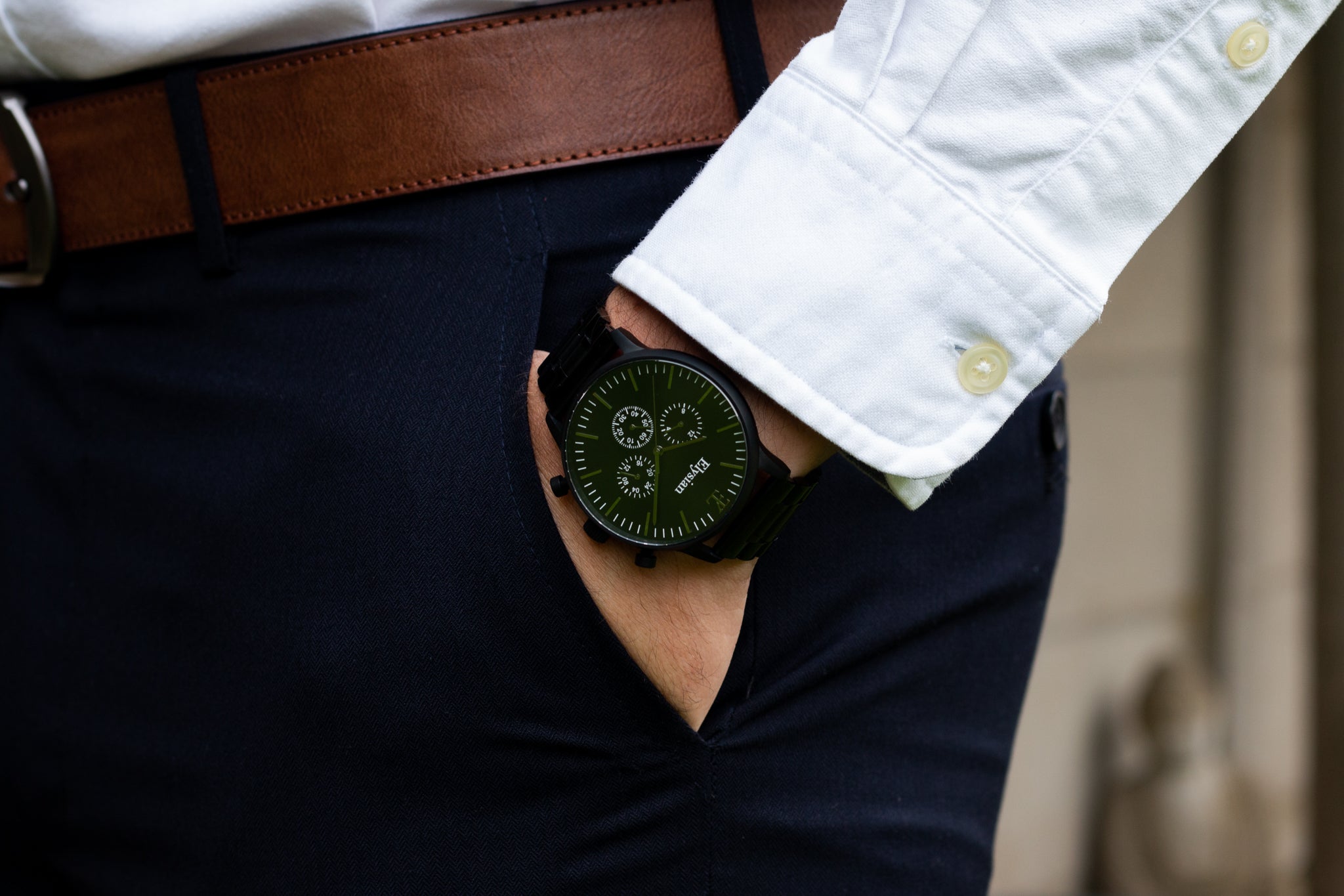 elysian-zwarte-heren-horloge-zwart-plaat-zwart-schakelband-horlogeband-ELYWM02140-hand