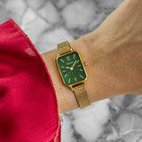 elysian-gouden-dames-horloge-groen-plaat-goud-mesh-horlogeband-ELYWW20416-hand