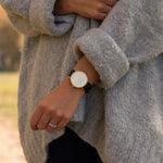 elysian-gouden-dames-horloge-wit-plaat-zwart-klassiek-leder-horlogeband-ELYWW00200-secondfix
