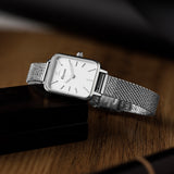 elysian-zilveren-dames-horloge-wit-plaat-zilver-mesh-horlogeband-ELYWW22211-scene3