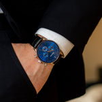 elysian-zilveren-heren-horloge-blauw-plaat-zwart-croco-horlogeband-hand