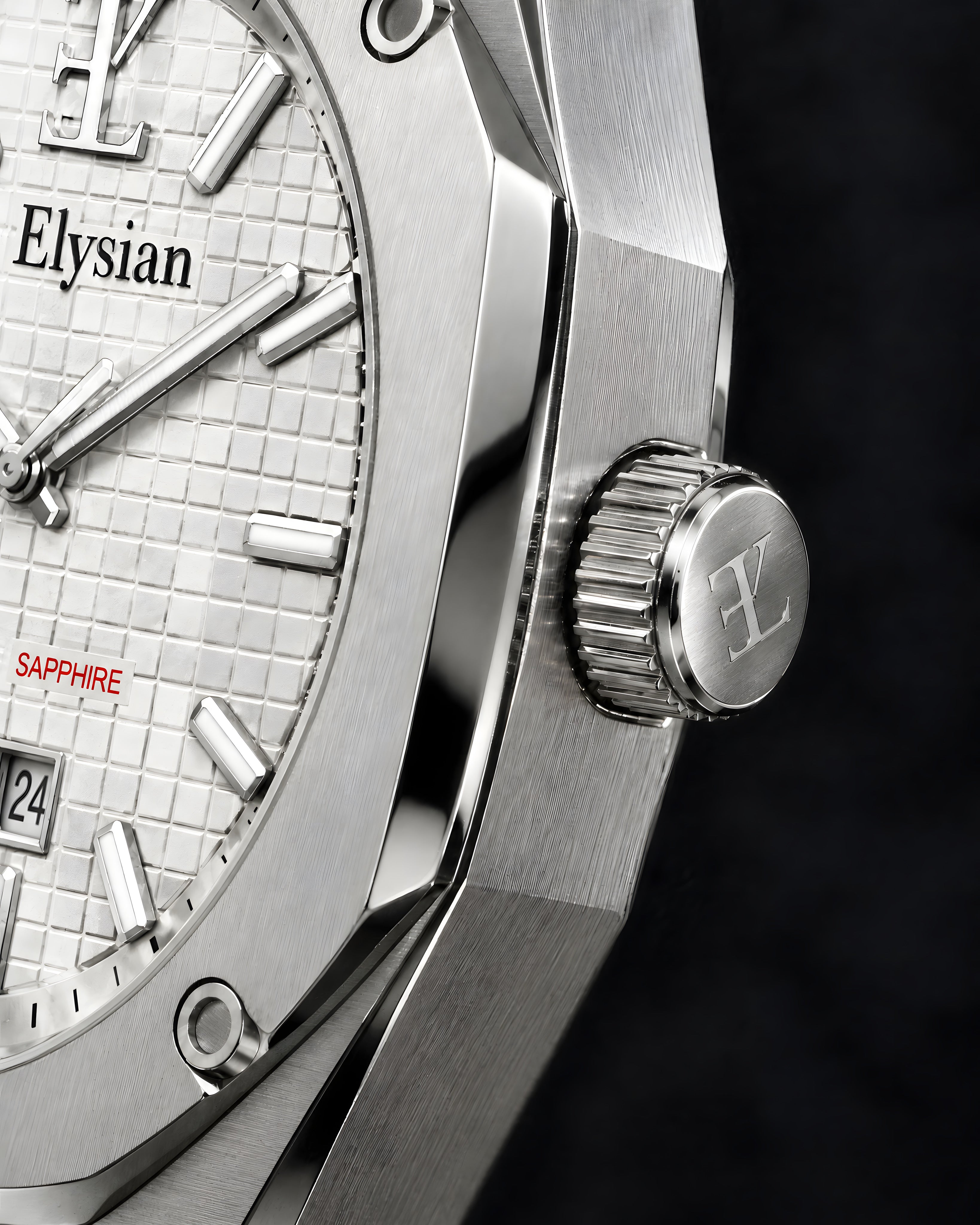 Elysian Octa White - Black Rubber, detail van de kroon met EL-gravering