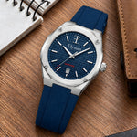 Elysian Octa Blue - Navy Rubber, op een houten bureau