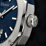 Elysian Octa Blue - Navy Rubber, detail van de kroon met EL-gravering