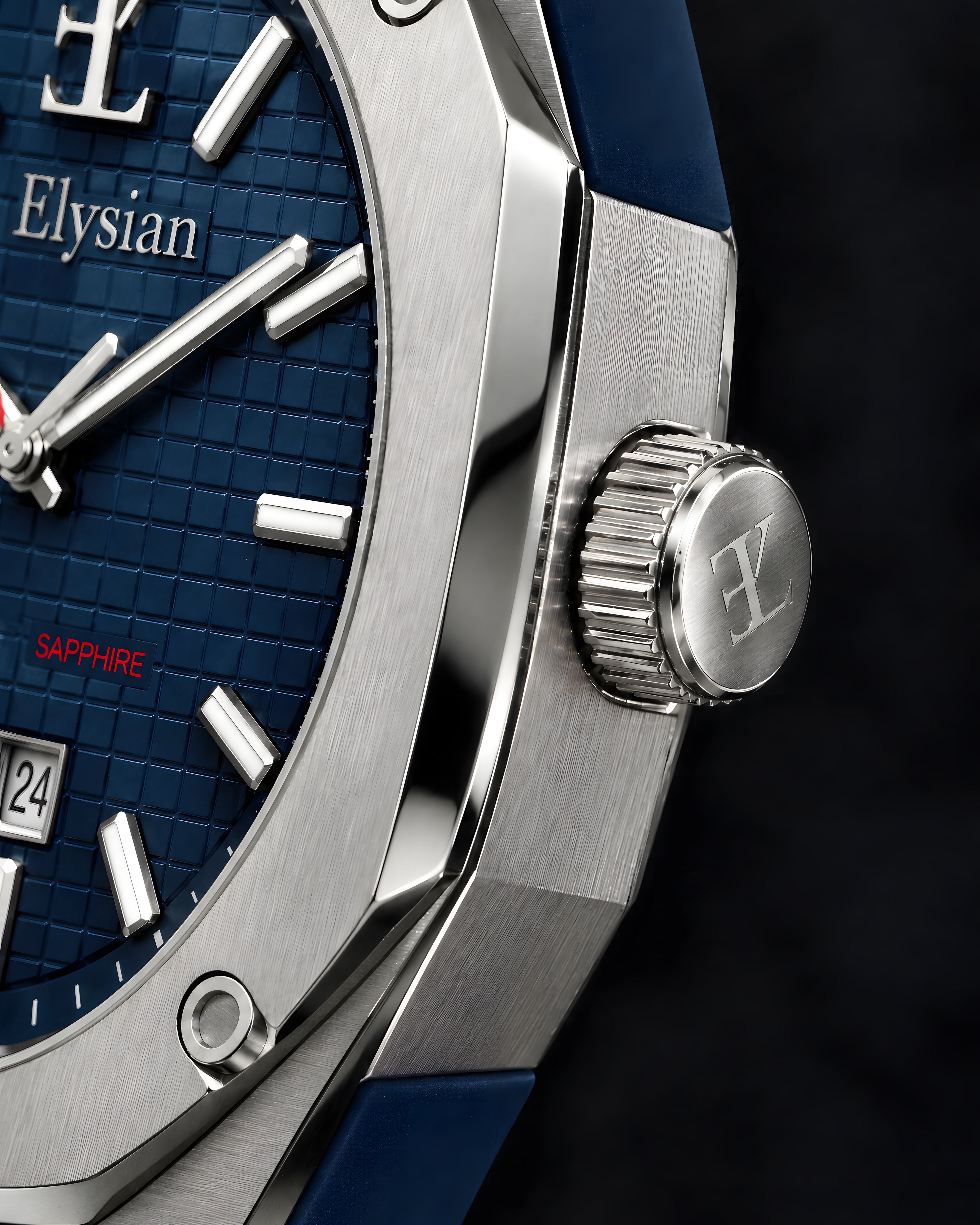 Elysian Octa Blue - Navy Rubber, detail van de kroon met EL-gravering